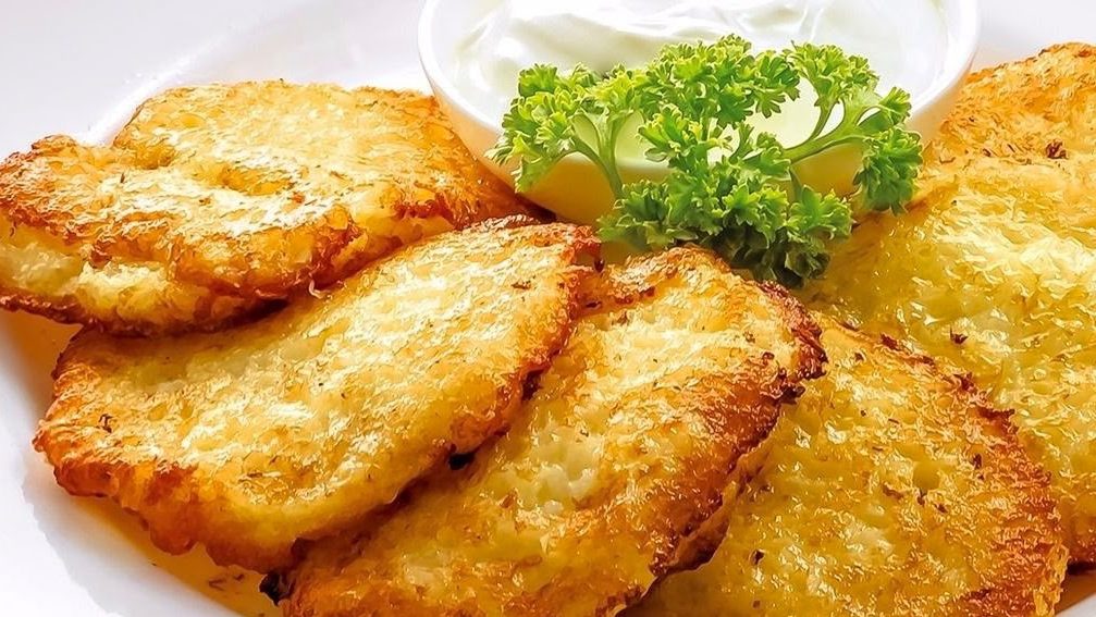 Драники из картофеля это самые простые рецепты вкусной еды на каждый день.