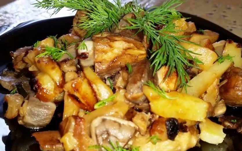 Картофель жаренный с грибами это самые простые рецепты вкусной еды на каждый день.