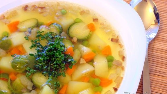 Суп с брюссельской капустой и это всё вкусная еда для похудения.