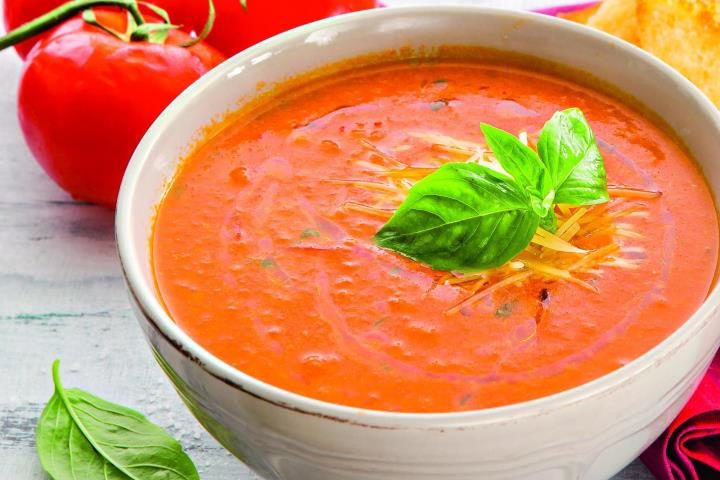Томатный крем-суп и это всё вкусная еда для похудения.