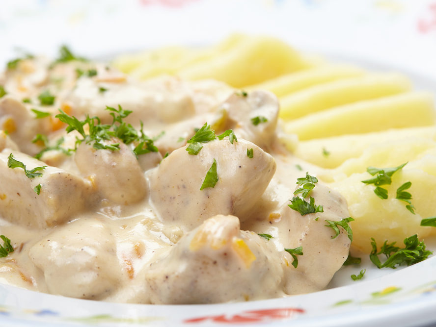 Картофель с курицей в сливочном соусе это самые простые рецепты вкусной еды на каждый день.