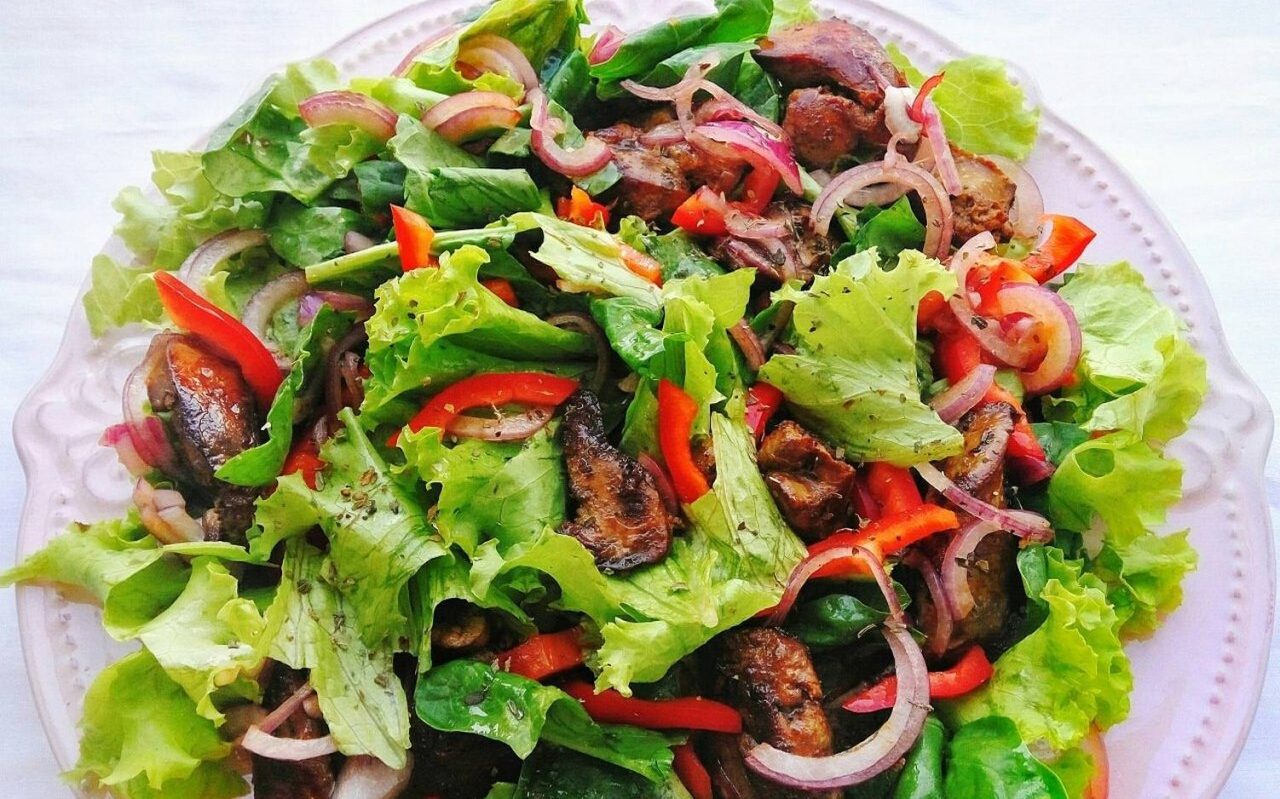 Тёплый салат с олениной и другие сложные банкетные блюда из дичи.