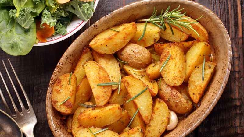 Картофель запечённый или как приготовить вкусную еду в домашних условиях в микроволновке.