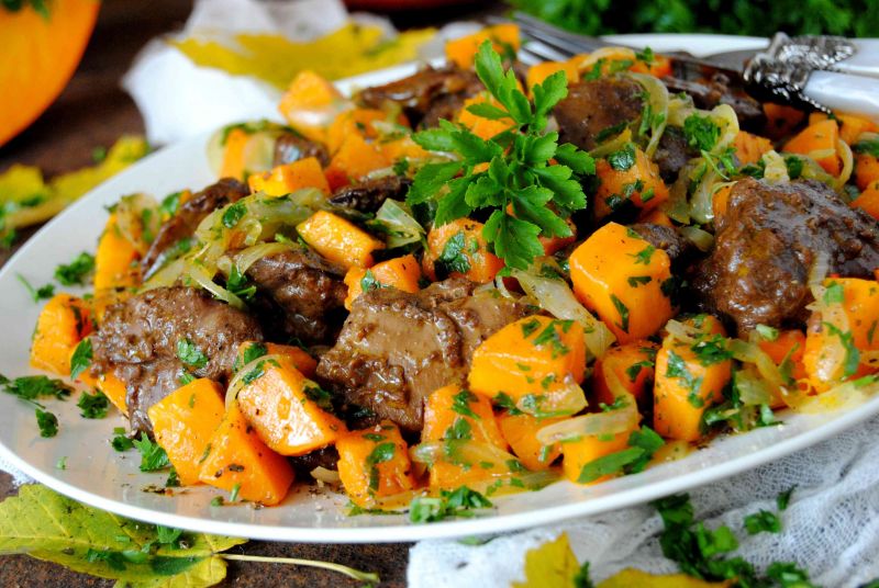 Салат из печени и тыквы и это вкусная еда, как приготовить дома блюда из тыквы?
