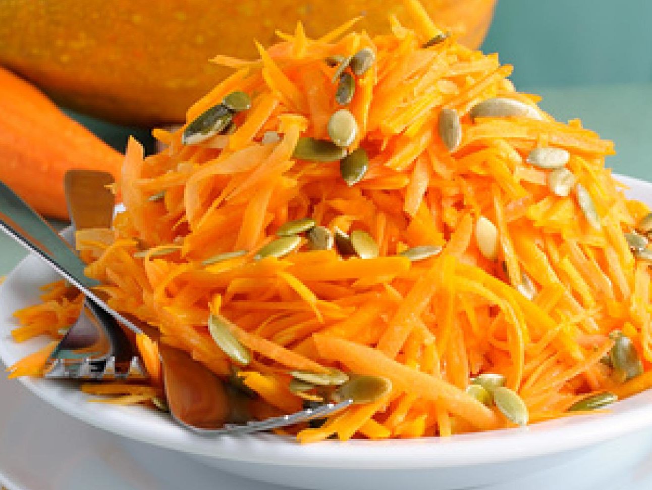 Витаминный салат из моркови и тыквы и это вкусная еда, как приготовить дома блюда из тыквы?