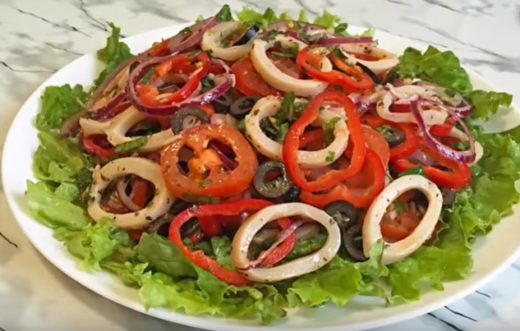 Салат из кальмаров, перца и лука и рецепты самых вкусных блюд из кальмаров.