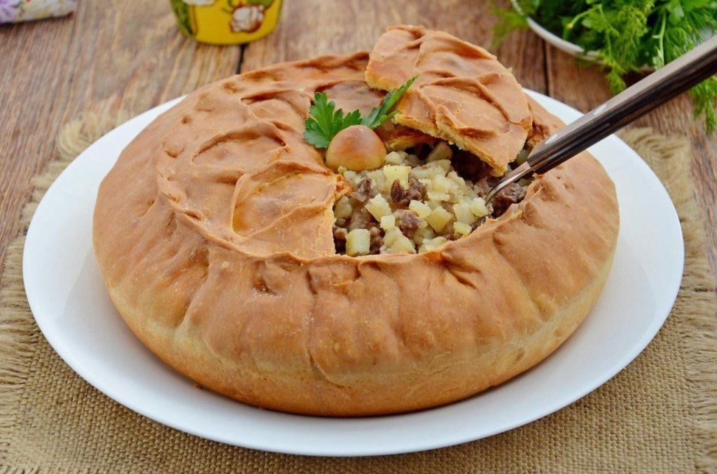 Татарская национальная кухня содержит множество интересных блюд из теста. Одним из них является  Зур-бэлиш.