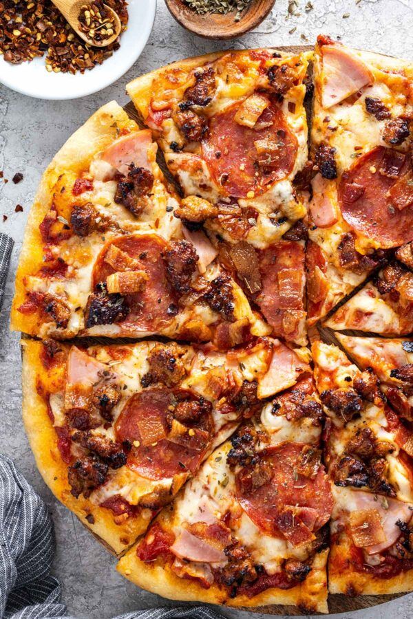 " Мясная" пицца это всё про вкусную еду
