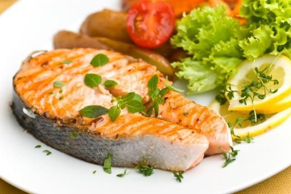 блюда из рыбы и овощей  это очень вкусная еда для людей старшего возраста.